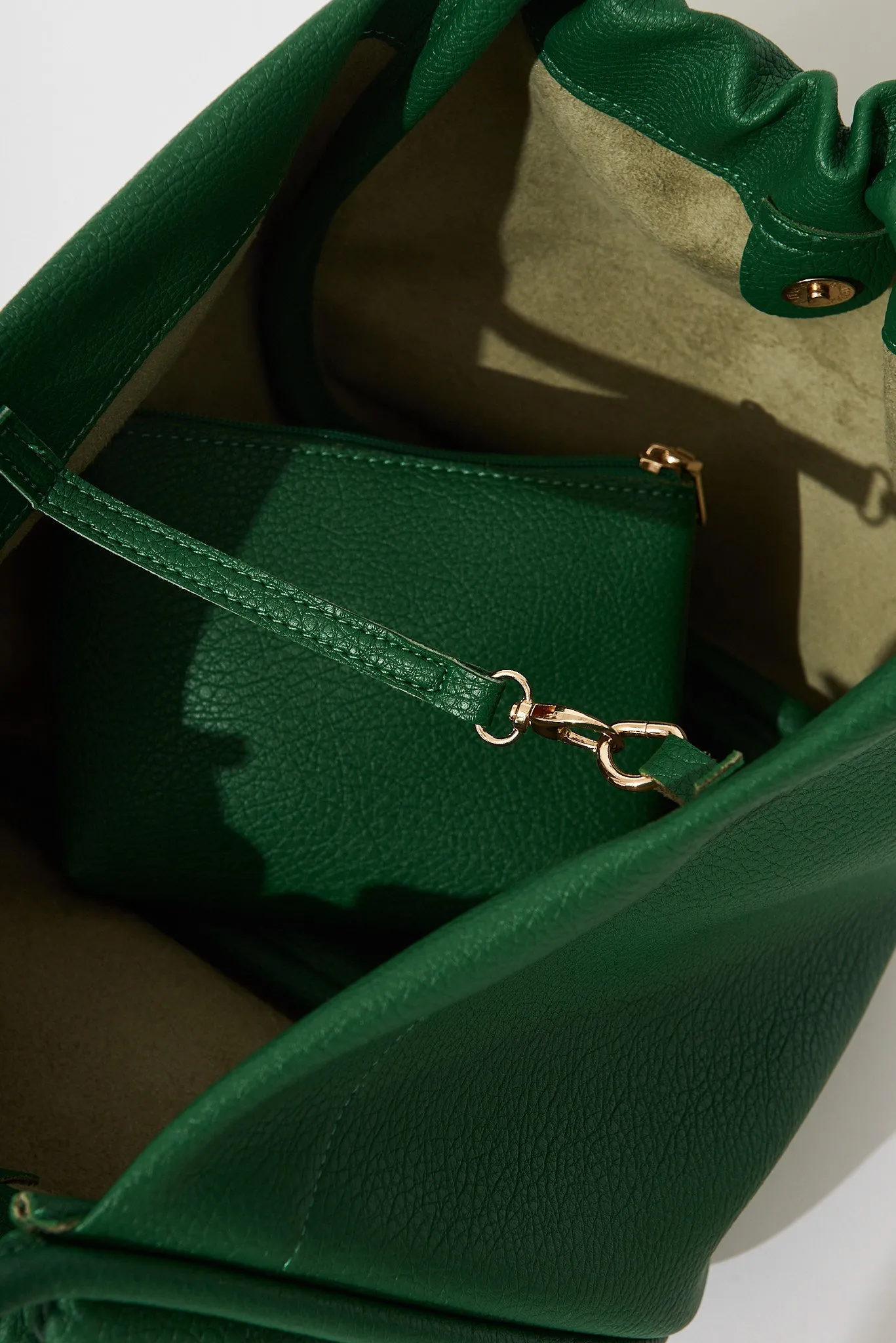 August + Delilah Norah Tote Bag In Green