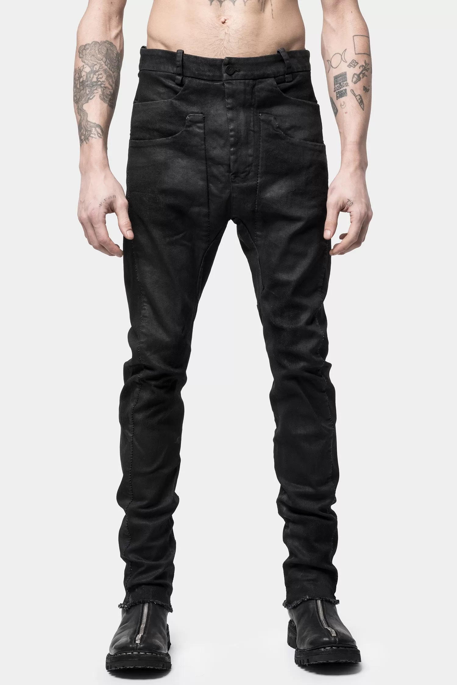 Layered pocket resinated jeans