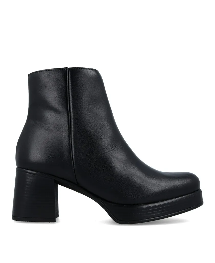 Leather ankle boots with white heel Andares 274212