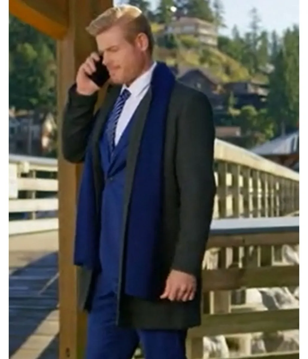 Nantucket Noel Trevor Donovan Grey Coat