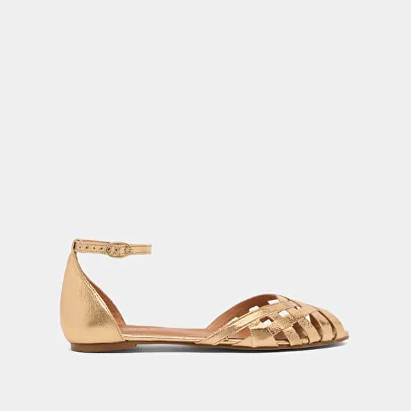 Sandals with flat heel in gold leather