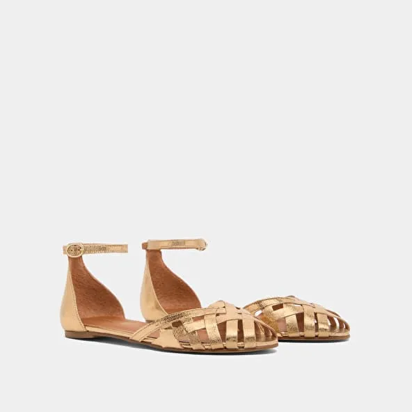 Sandals with flat heel in gold leather