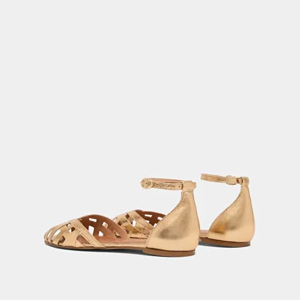 Sandals with flat heel in gold leather