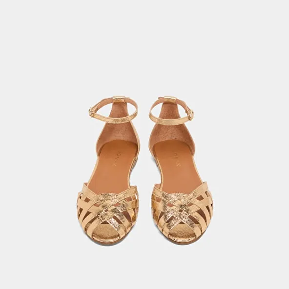 Sandals with flat heel in gold leather